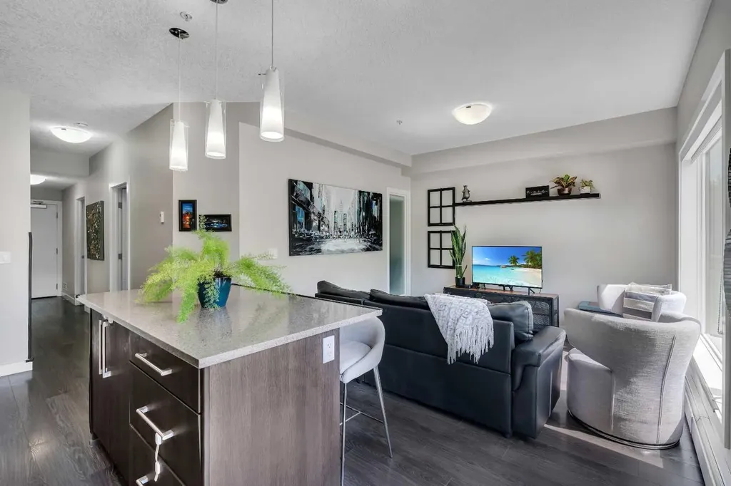 93 34 Avenue SW Calgary AB T2S 3B5