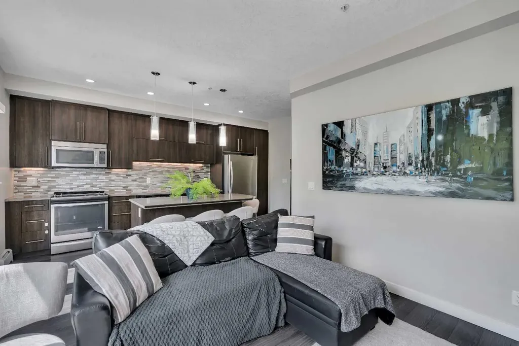 93 34 Avenue SW Calgary AB T2S 3B5