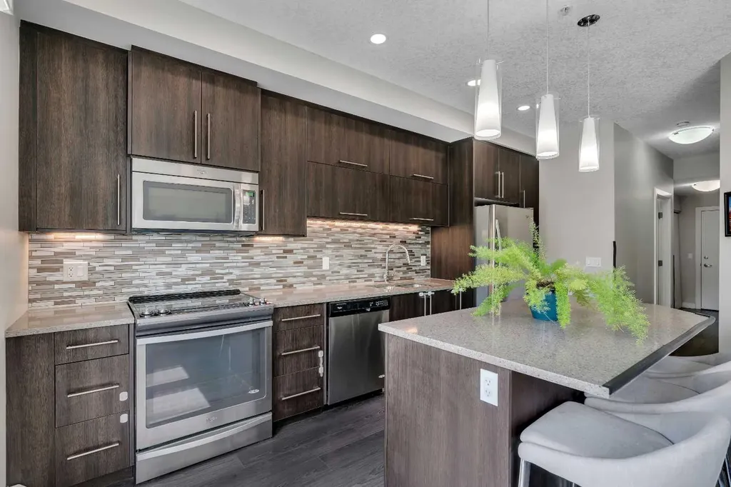 93 34 Avenue SW Calgary AB T2S 3B5