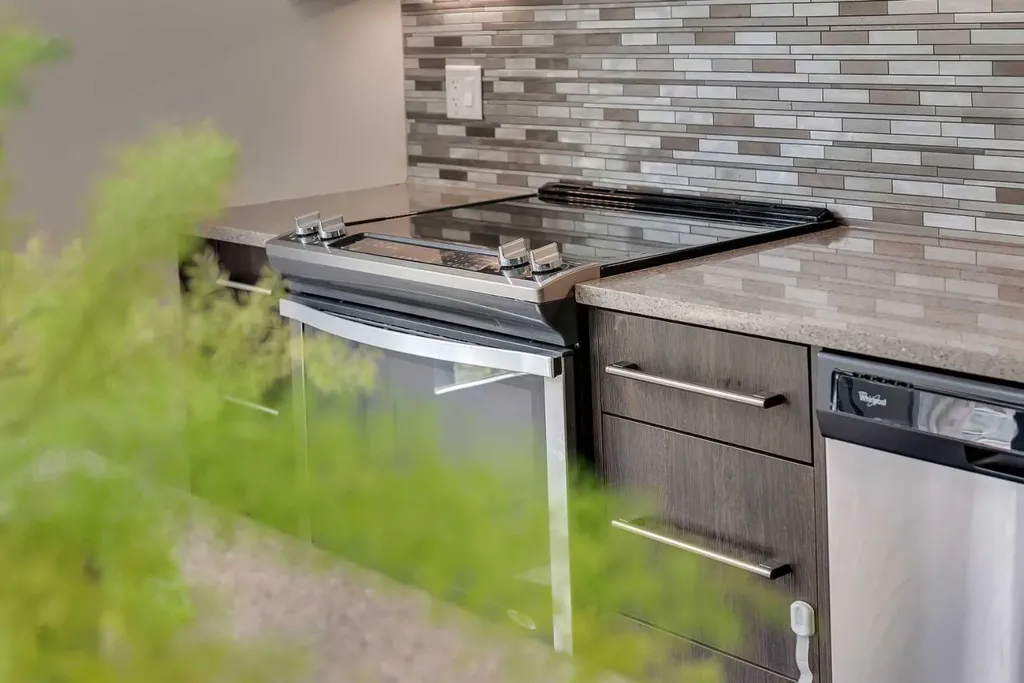 93 34 Avenue SW Calgary AB T2S 3B5