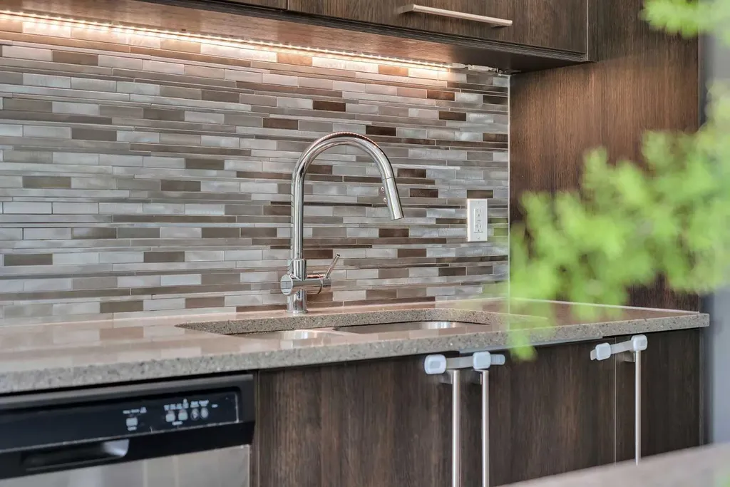 93 34 Avenue SW Calgary AB T2S 3B5
