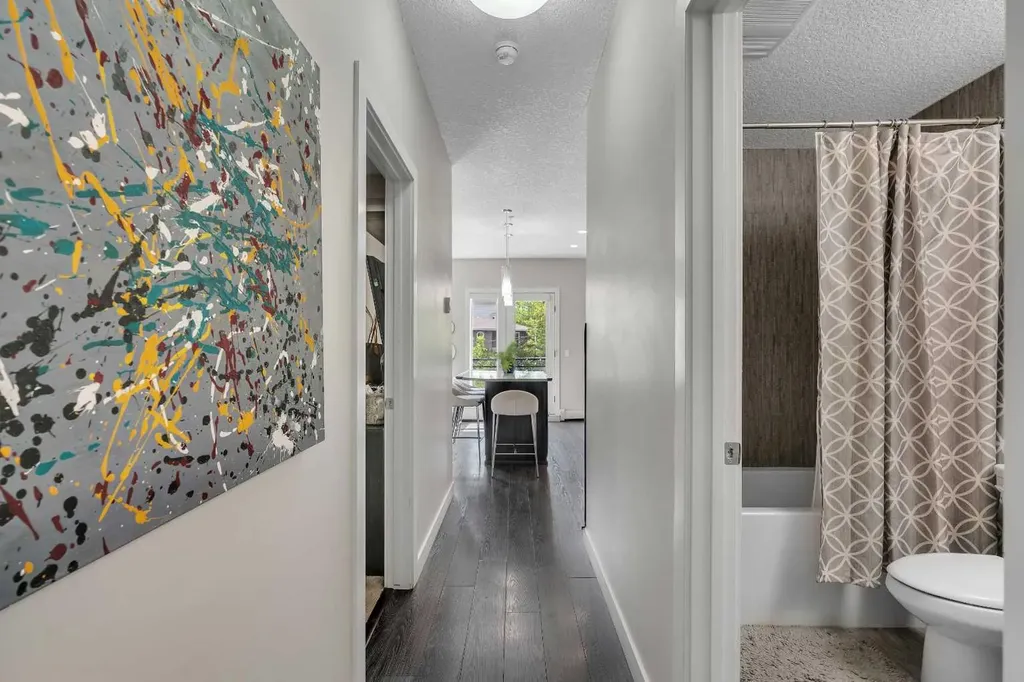 93 34 Avenue SW Calgary AB T2S 3B5