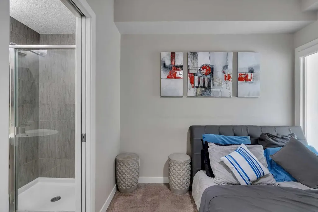 93 34 Avenue SW Calgary AB T2S 3B5