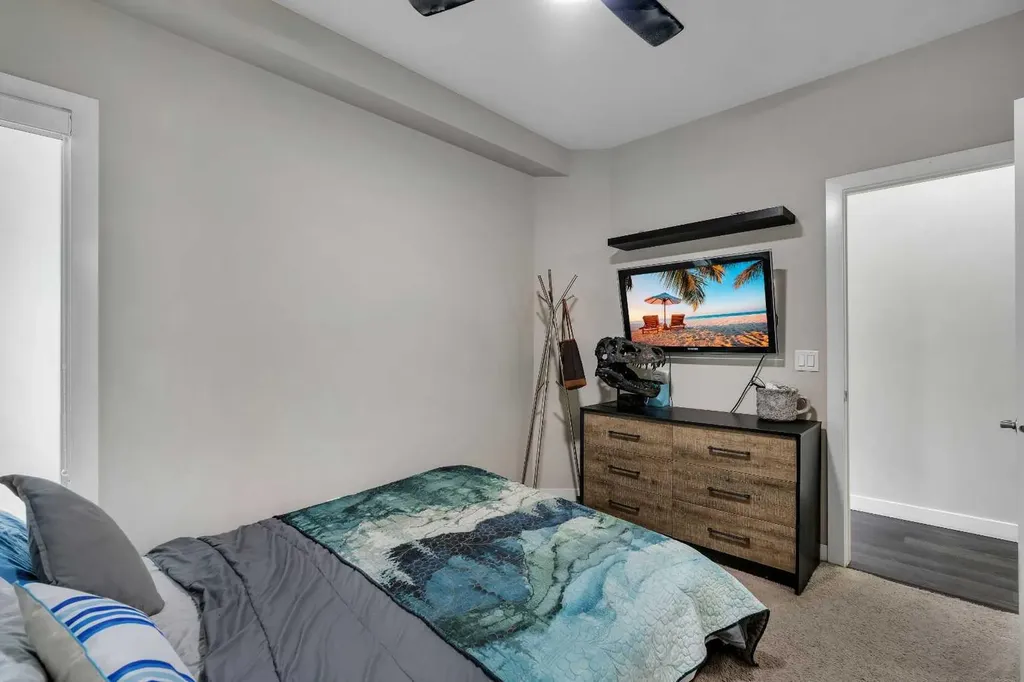93 34 Avenue SW Calgary AB T2S 3B5