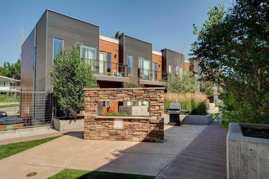 93 34 Avenue SW Calgary AB T2S 3B5