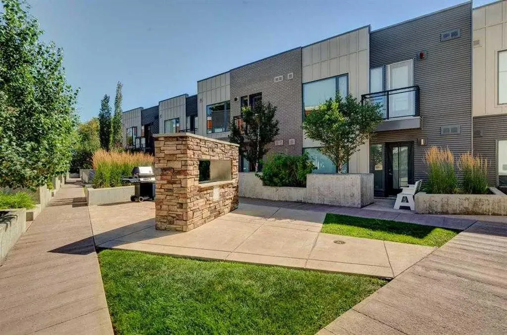 93 34 Avenue SW Calgary AB T2S 3B5