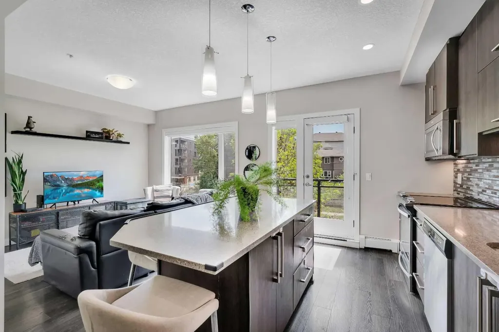 93 34 Avenue SW Calgary AB T2S 3B5