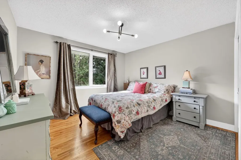 5120 Dalham Crescent NW Calgary AB T3A 1L7