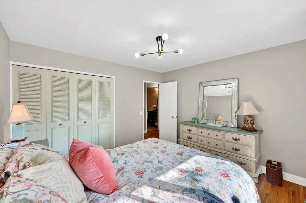 5120 Dalham Crescent NW Calgary AB T3A 1L7