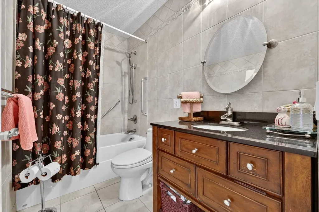 5120 Dalham Crescent NW Calgary AB T3A 1L7