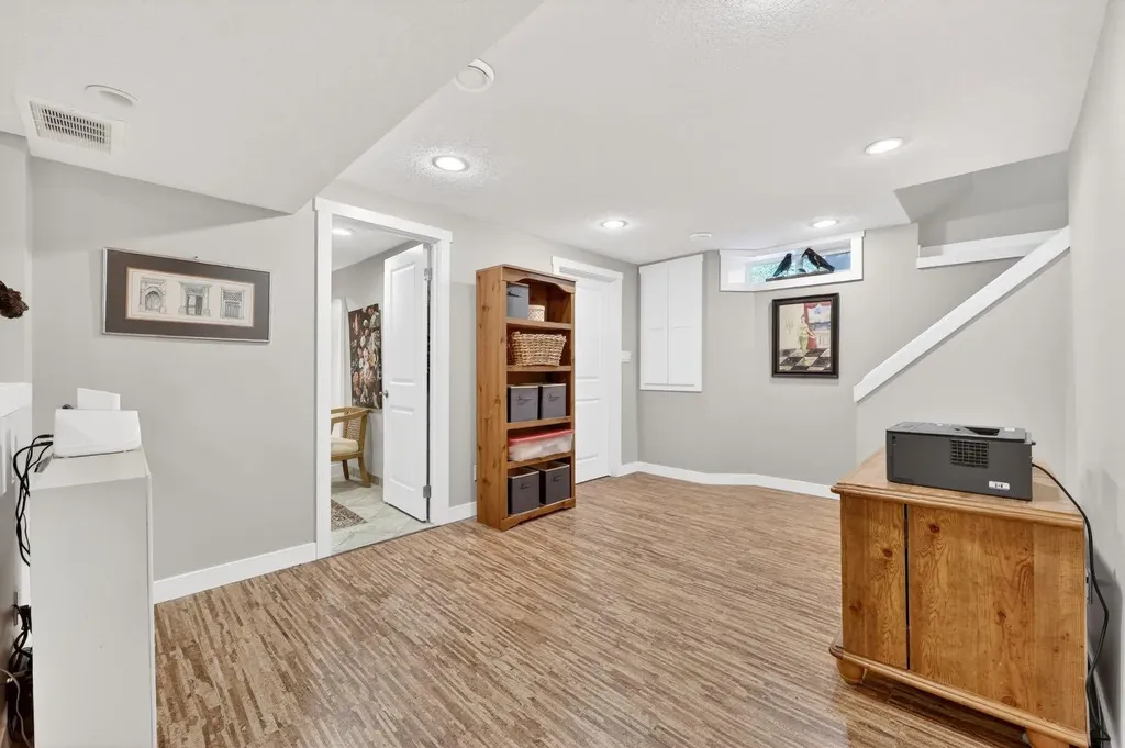 5120 Dalham Crescent NW Calgary AB T3A 1L7