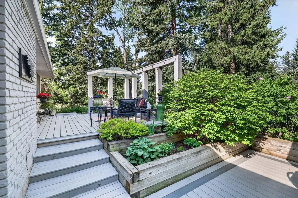 5120 Dalham Crescent NW Calgary AB T3A 1L7