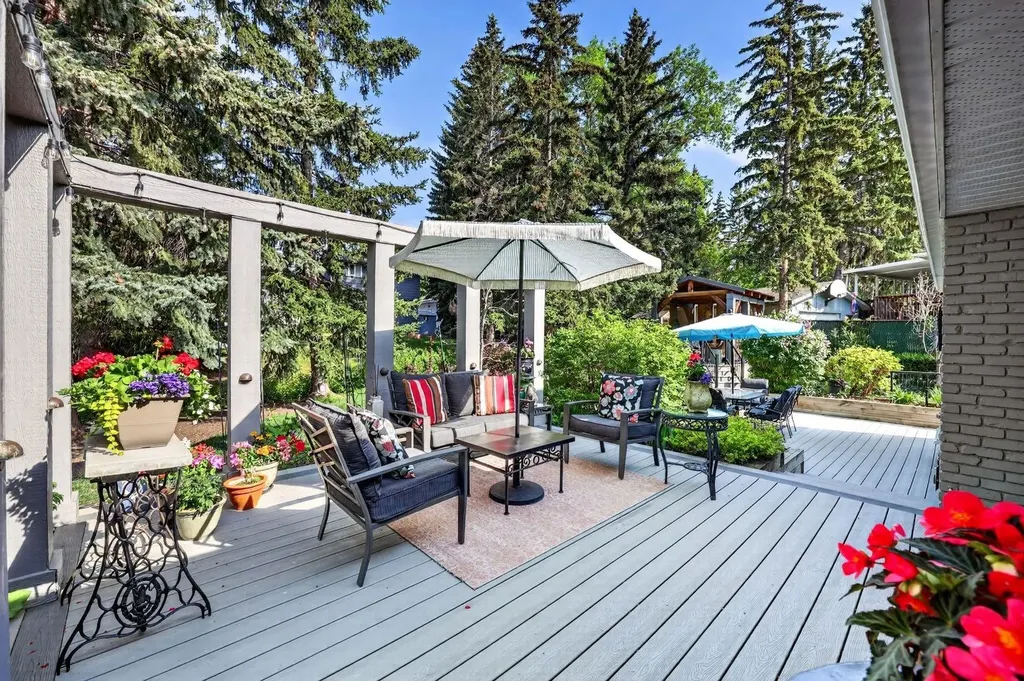 5120 Dalham Crescent NW Calgary AB T3A 1L7