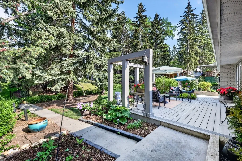 5120 Dalham Crescent NW Calgary AB T3A 1L7