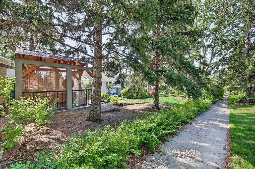 5120 Dalham Crescent NW Calgary AB T3A 1L7