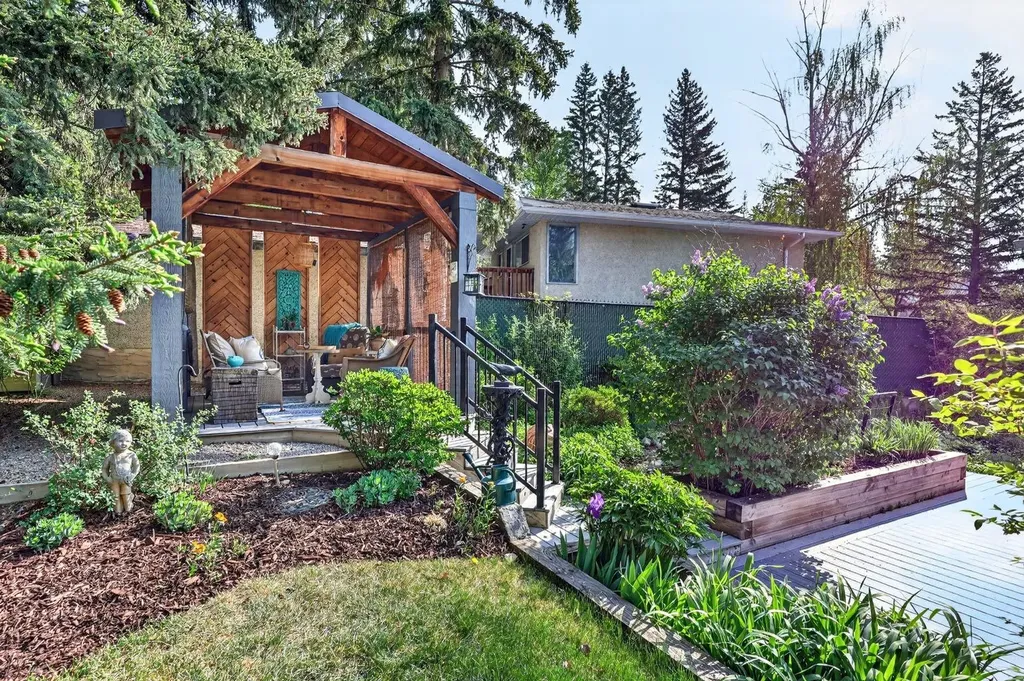 5120 Dalham Crescent NW Calgary AB T3A 1L7