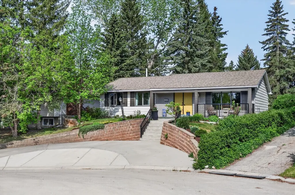 5120 Dalham Crescent NW Calgary AB T3A 1L7