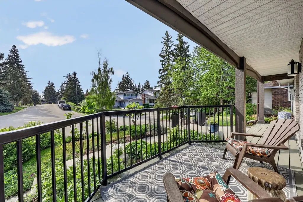 5120 Dalham Crescent NW Calgary AB T3A 1L7