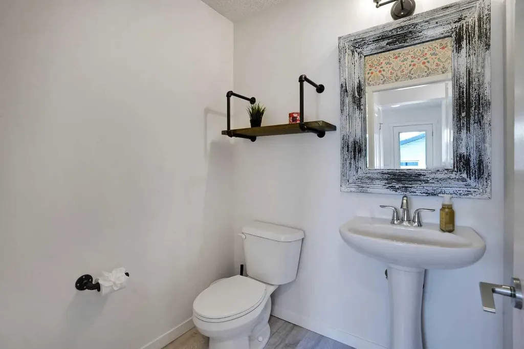 209 Copperpond Parade SE Calgary AB T2Z 5B2