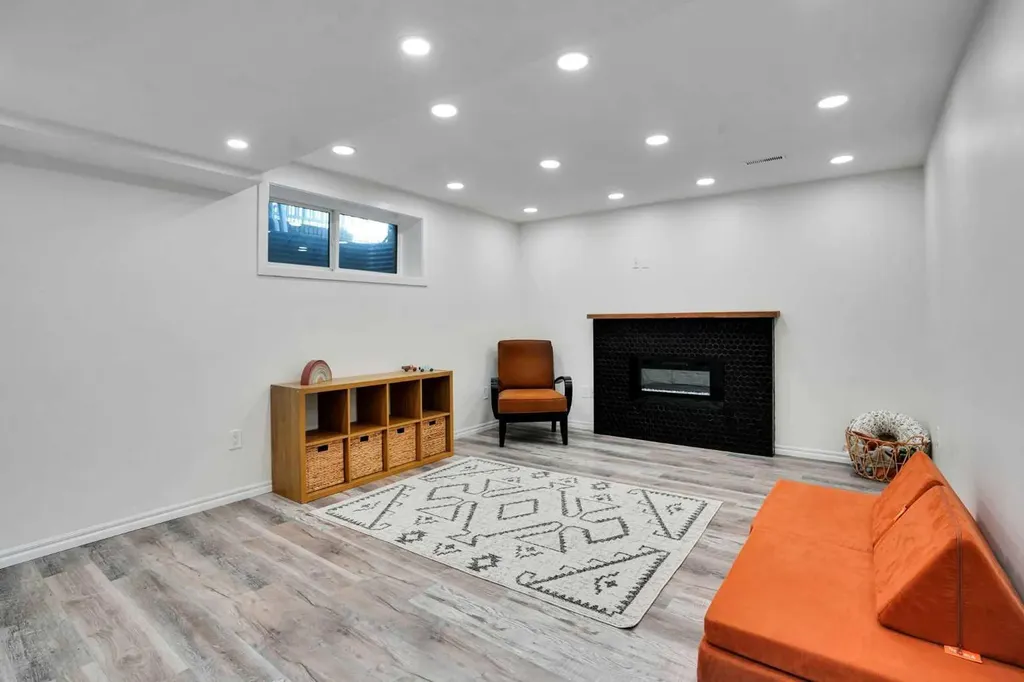 209 Copperpond Parade SE Calgary AB T2Z 5B2