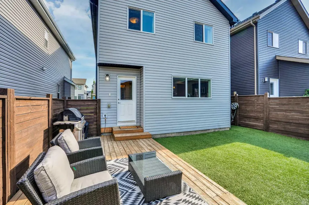 209 Copperpond Parade SE Calgary AB T2Z 5B2