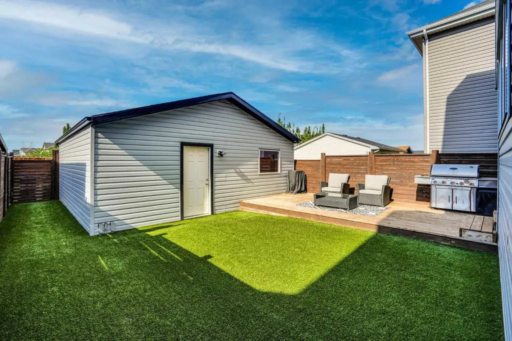 209 Copperpond Parade SE Calgary AB T2Z 5B2