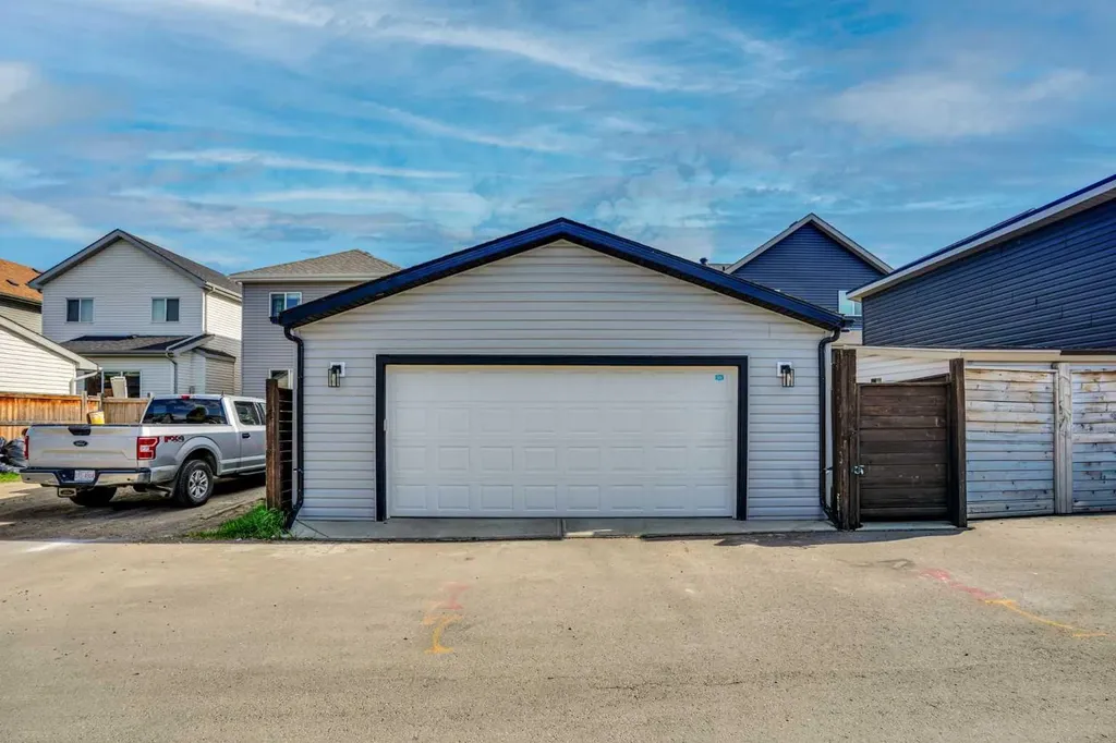 209 Copperpond Parade SE Calgary AB T2Z 5B2