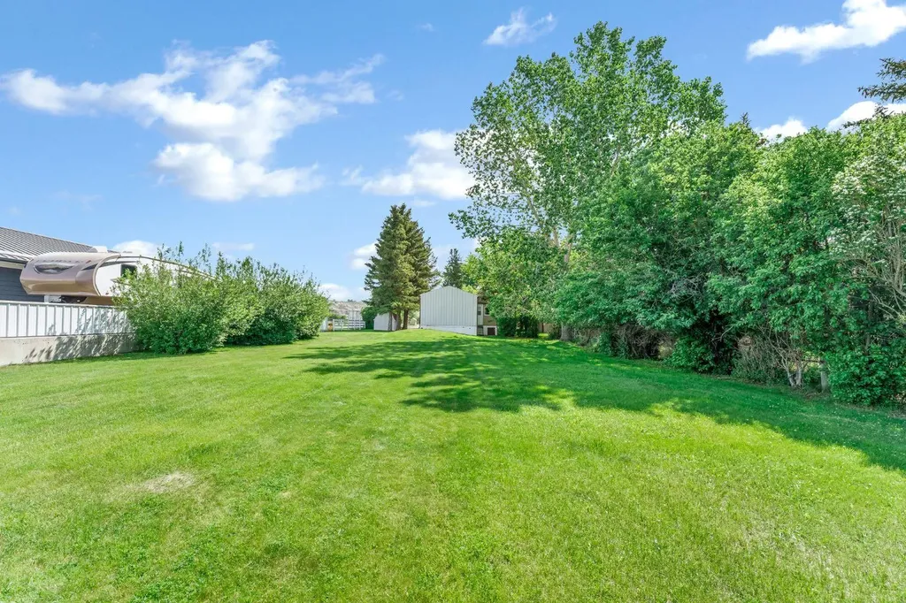 20 Josephine Avenue SW Redcliff AB T0J2P0