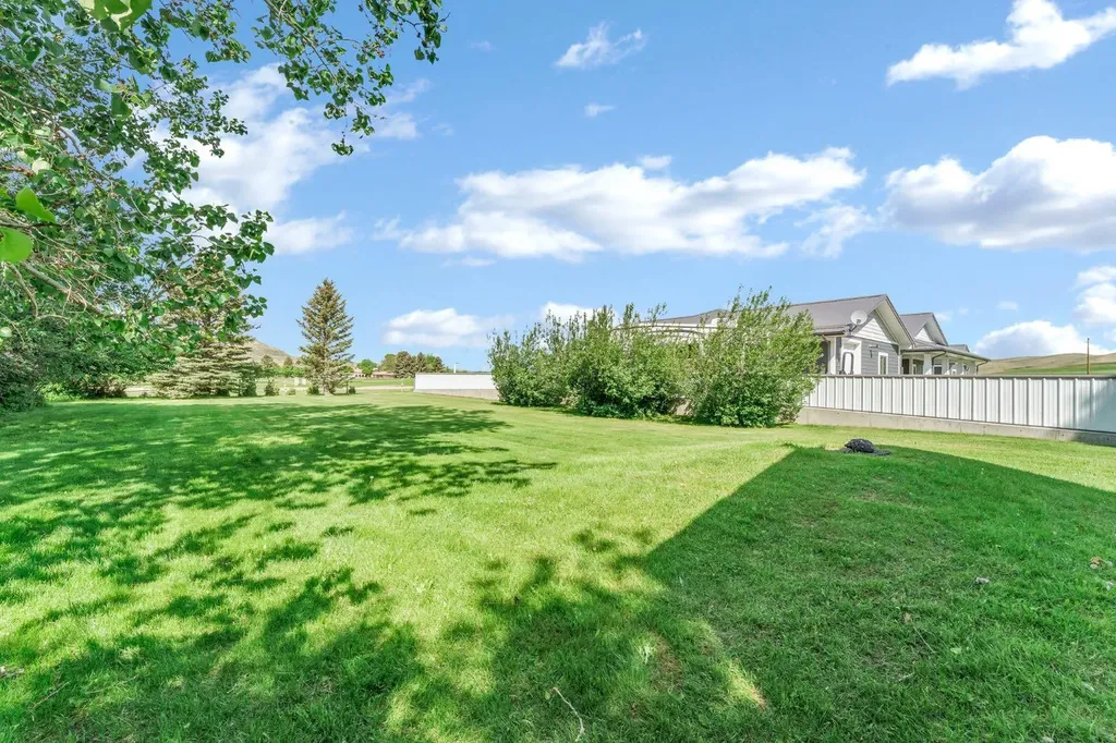 20 Josephine Avenue SW Redcliff AB T0J2P0
