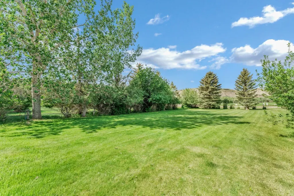 20 Josephine Avenue SW Redcliff AB T0J2P0