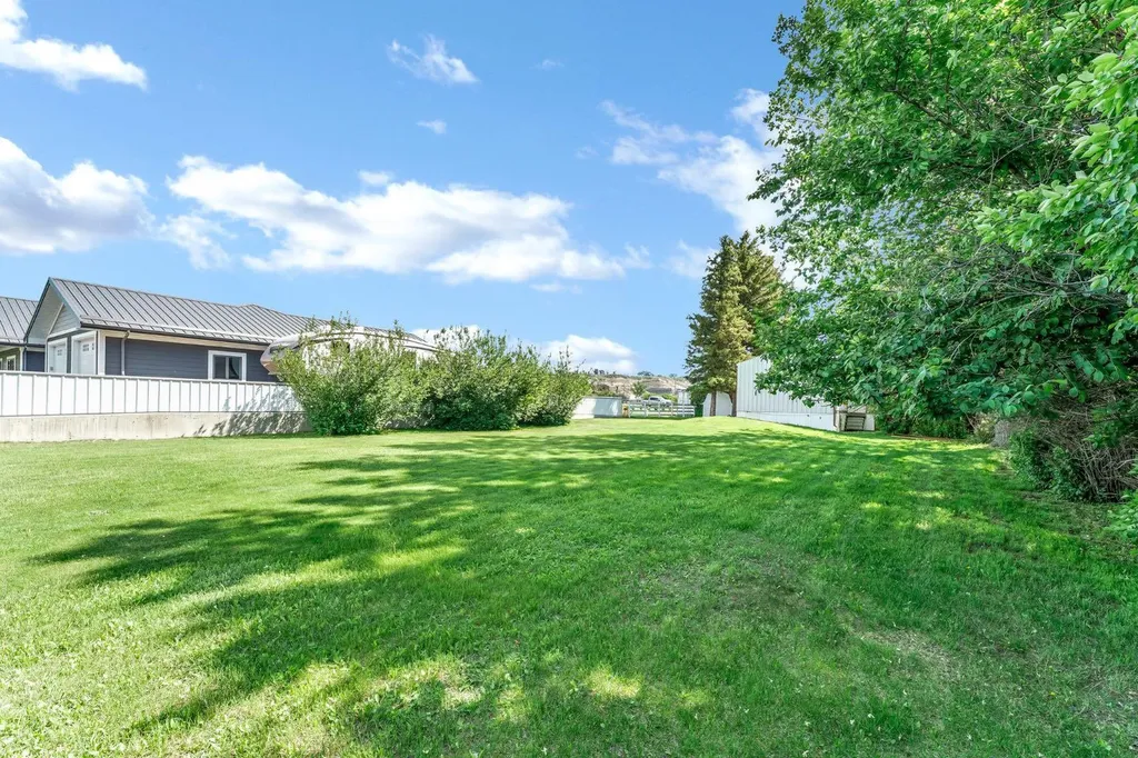 20 Josephine Avenue SW Redcliff AB T0J2P0