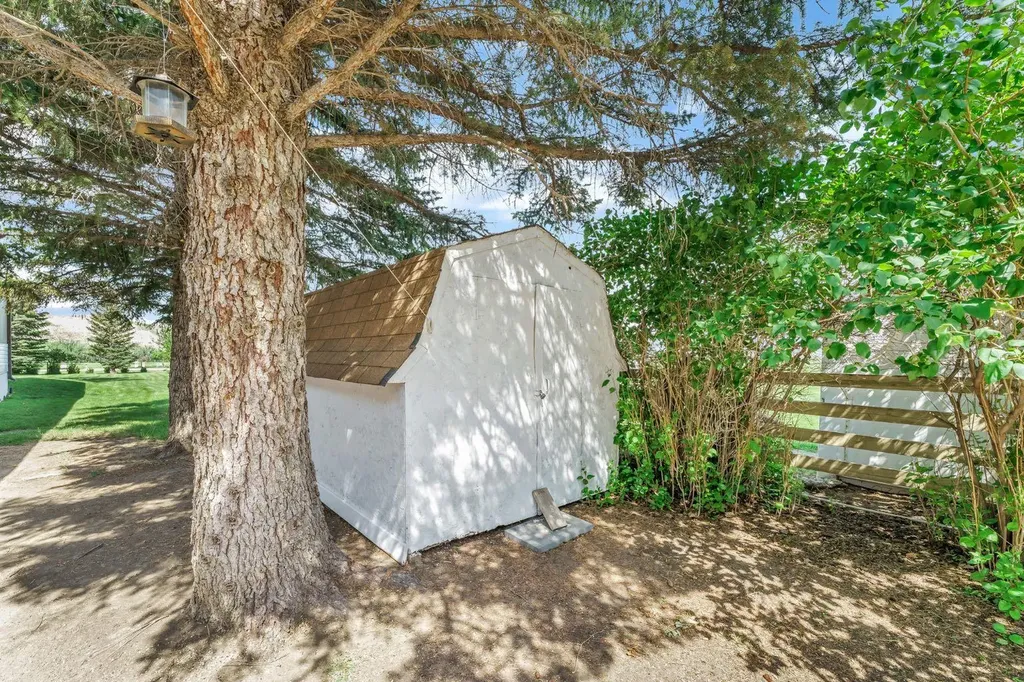 20 Josephine Avenue SW Redcliff AB T0J2P0