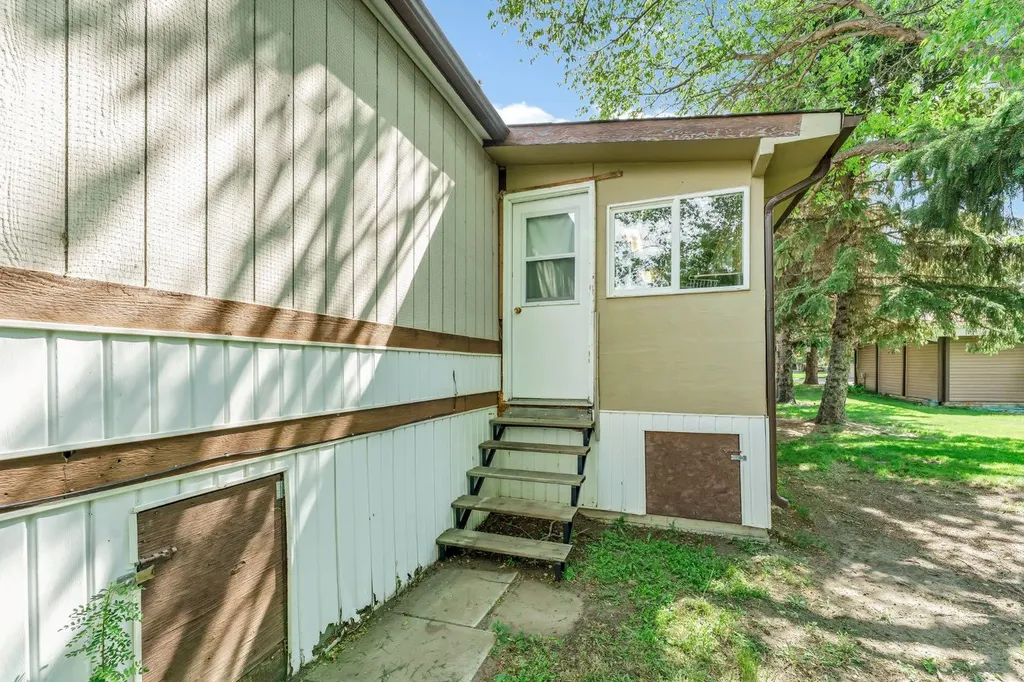 20 Josephine Avenue SW Redcliff AB T0J2P0