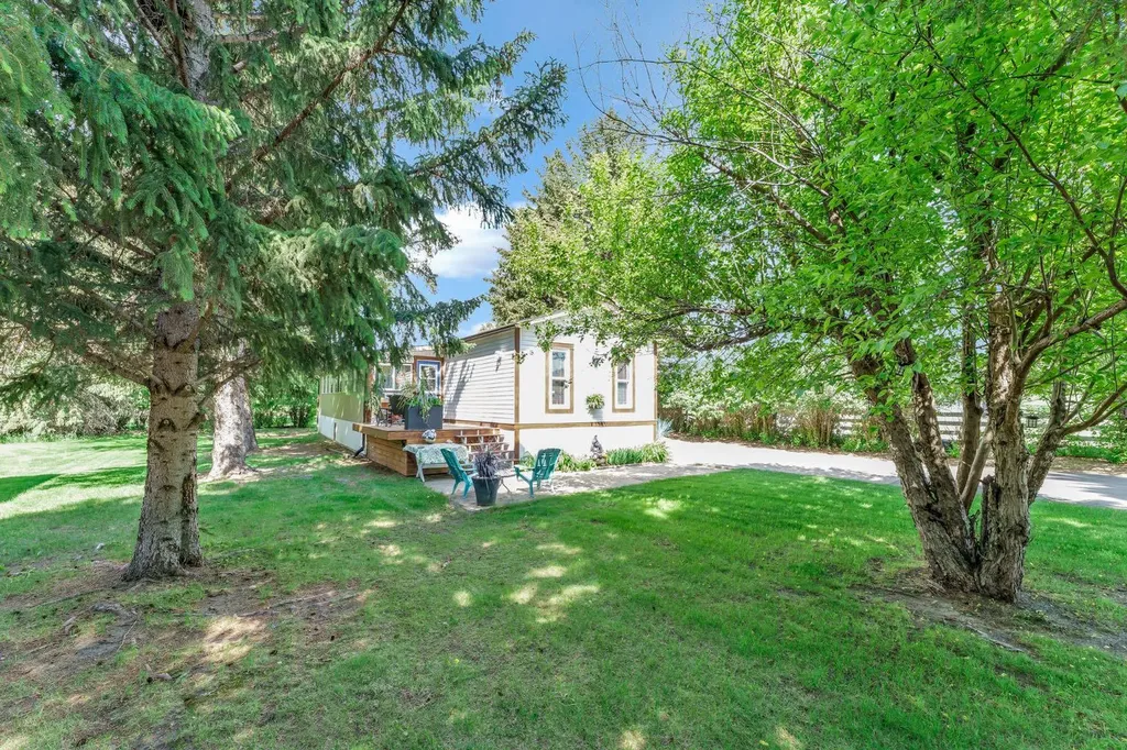 20 Josephine Avenue SW Redcliff AB T0J2P0