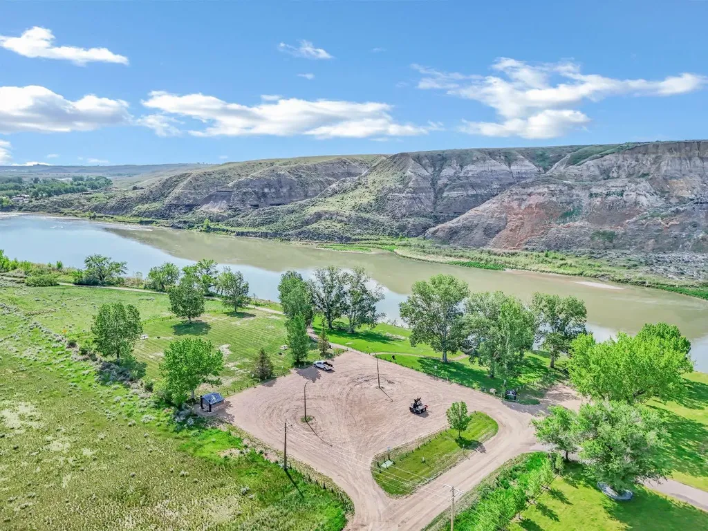 20 Josephine Avenue SW Redcliff AB T0J2P0