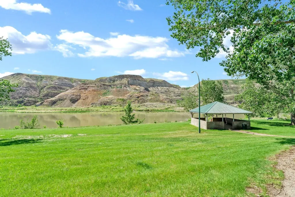 20 Josephine Avenue SW Redcliff AB T0J2P0
