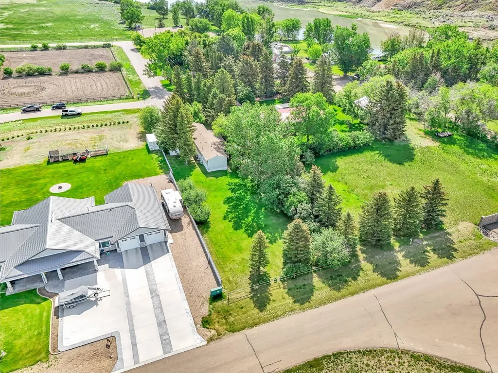 20 Josephine Avenue SW Redcliff AB T0J2P0