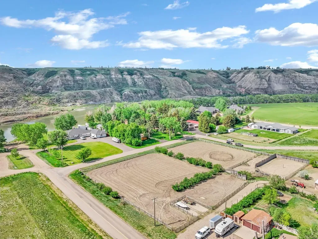 20 Josephine Avenue SW Redcliff AB T0J2P0