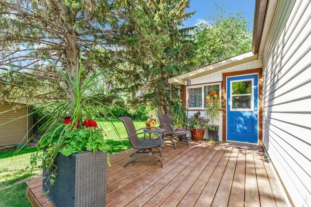 20 Josephine Avenue SW Redcliff AB T0J2P0