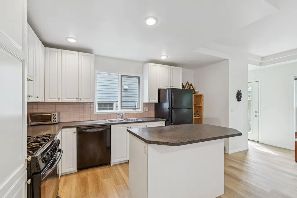 419 21 Avenue NW Calgary AB T2M 1J6