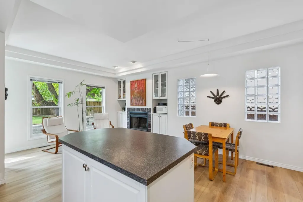 419 21 Avenue NW Calgary AB T2M 1J6