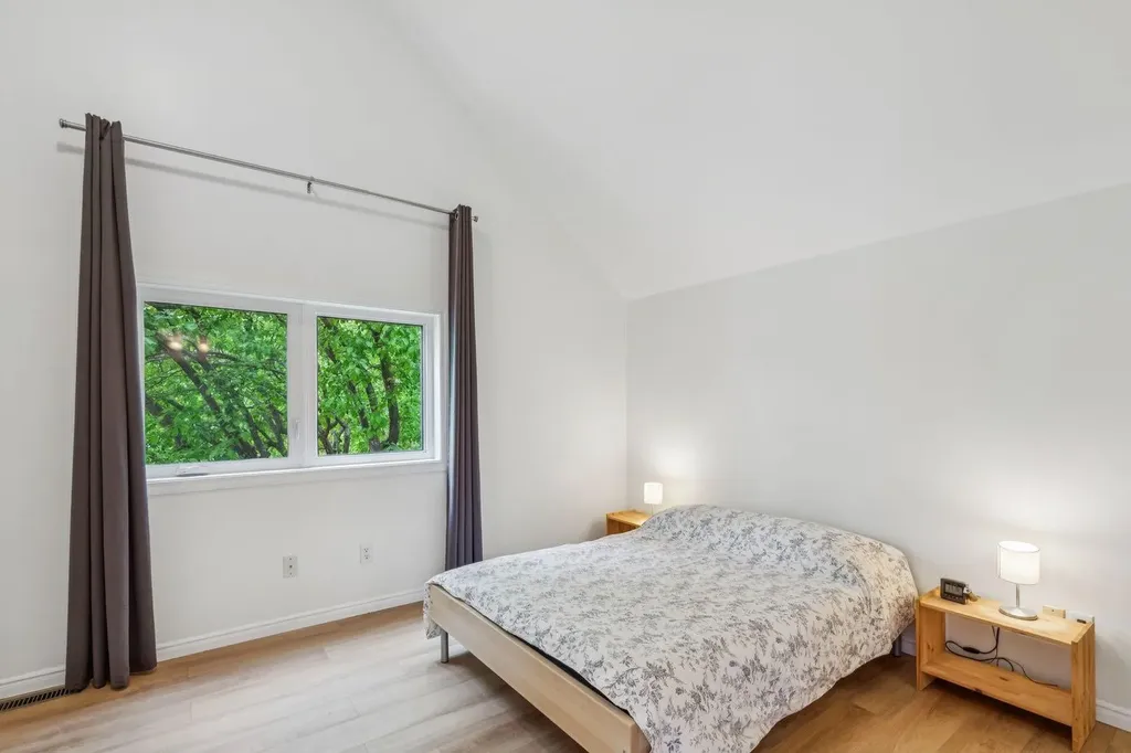 419 21 Avenue NW Calgary AB T2M 1J6