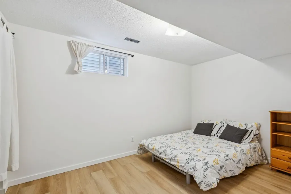 419 21 Avenue NW Calgary AB T2M 1J6