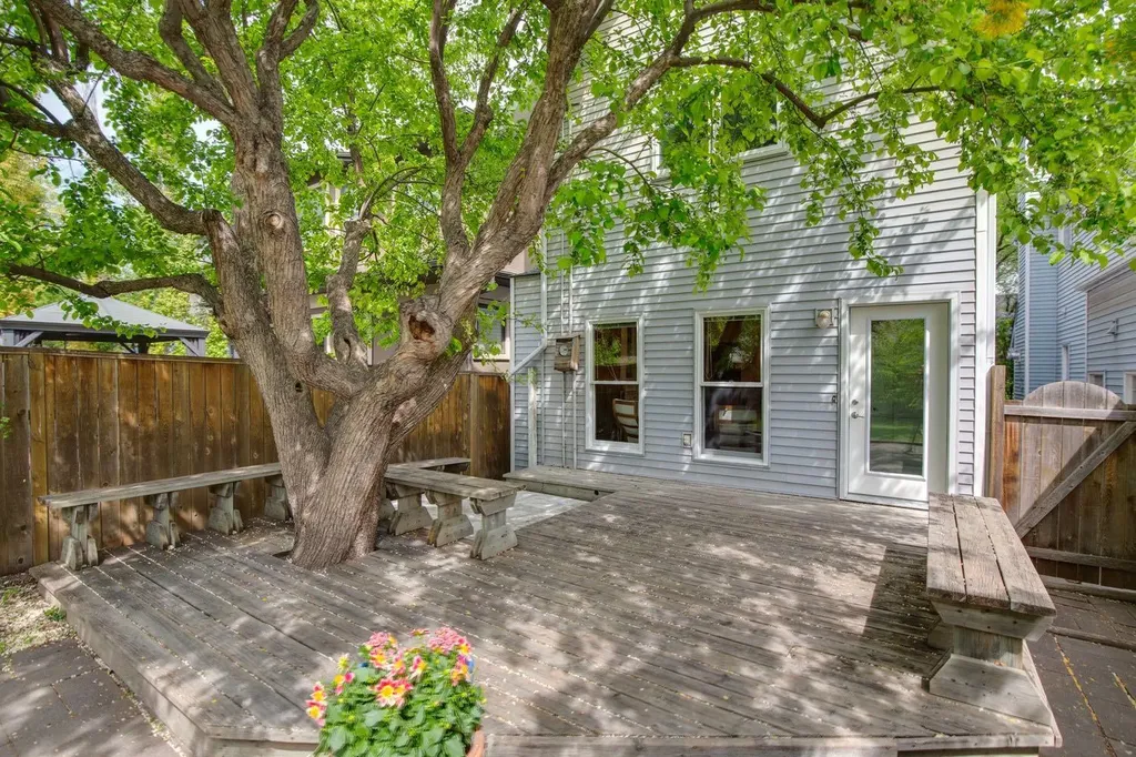 419 21 Avenue NW Calgary AB T2M 1J6