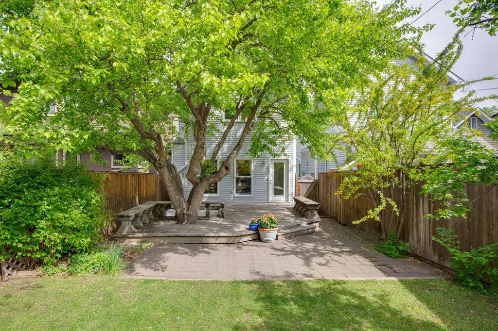 419 21 Avenue NW Calgary AB T2M 1J6