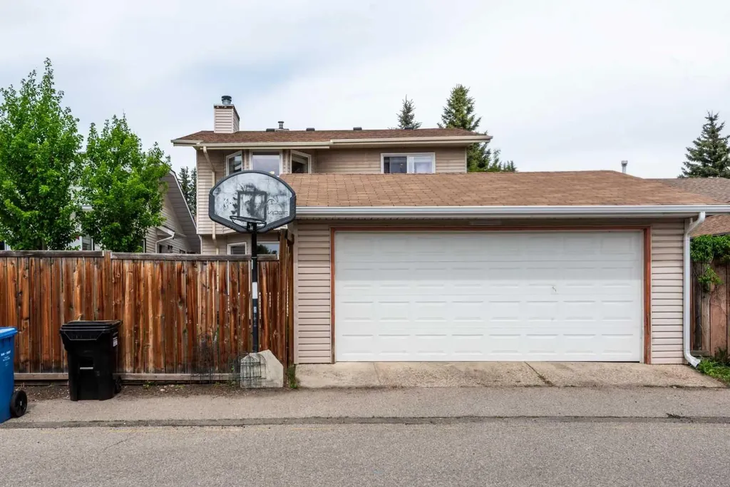 67 Deersaxon Circle SE Calgary AB T2J6R5