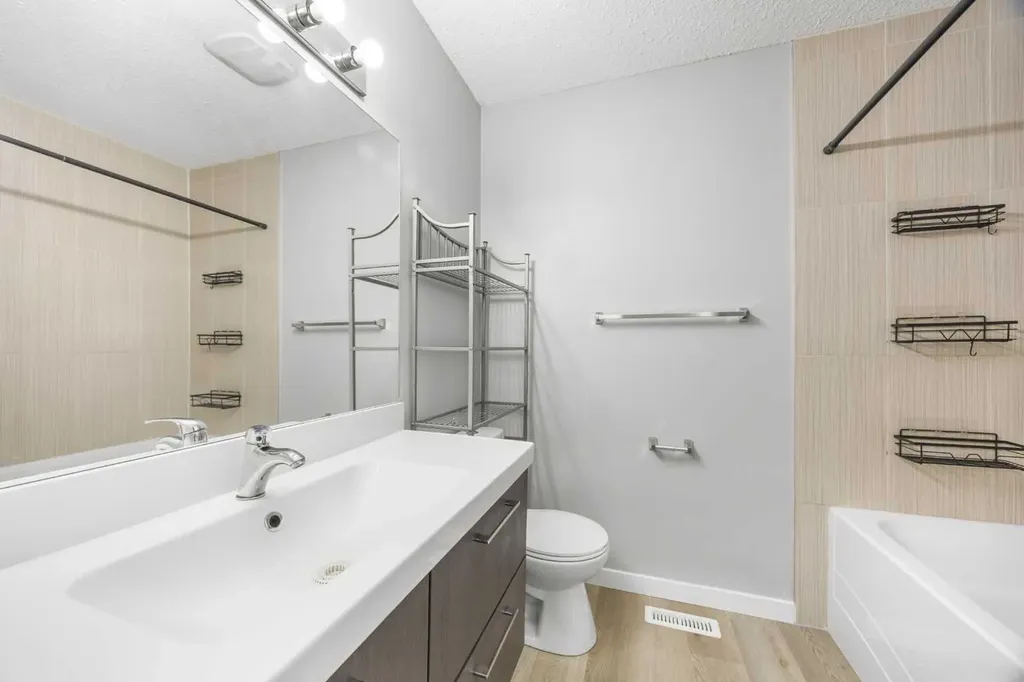 35 Bermuda Drive NW Calgary AB T3K 1H5