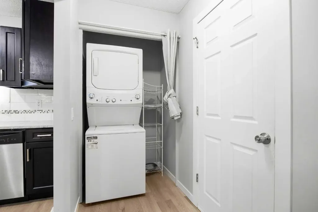 35 Bermuda Drive NW Calgary AB T3K 1H5