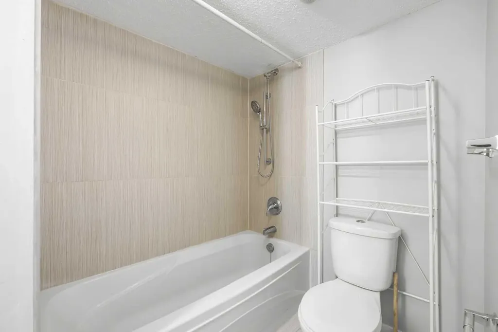 35 Bermuda Drive NW Calgary AB T3K 1H5