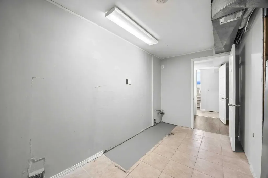 35 Bermuda Drive NW Calgary AB T3K 1H5
